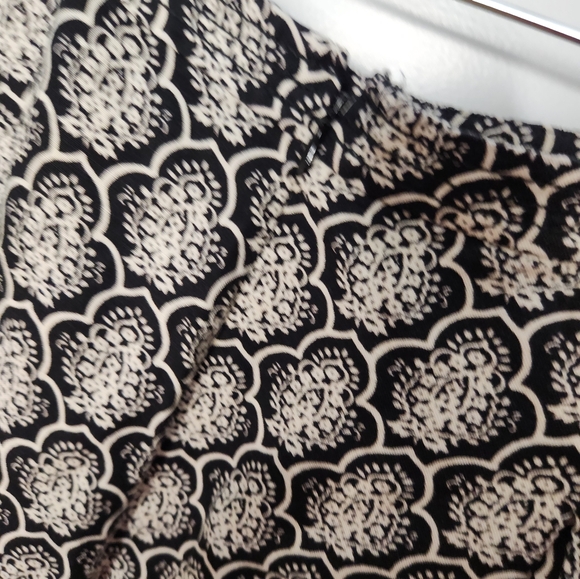 LOFT Black and Cream Skirt Size 6 - Picture 3 of 5